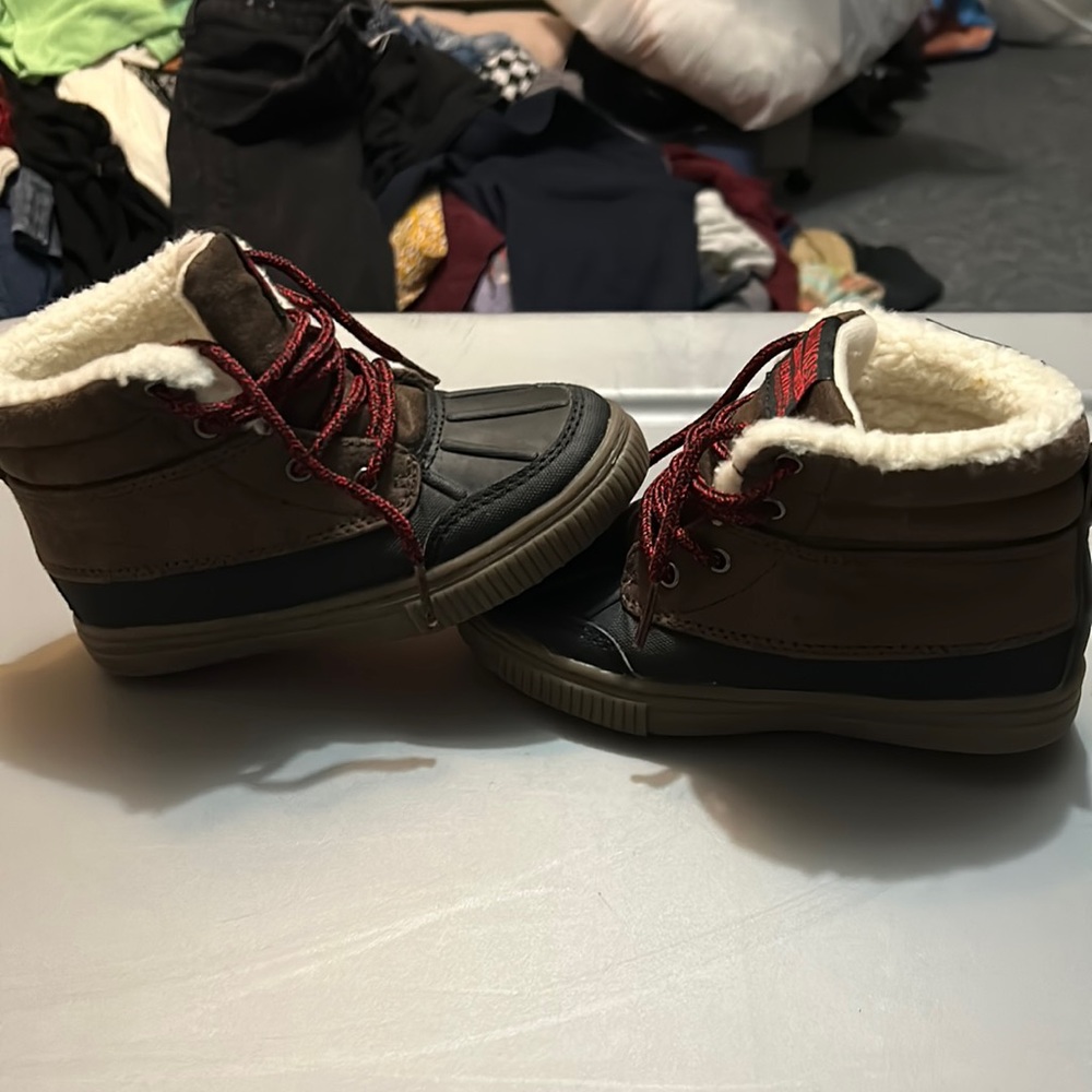 oshkosh boots - all weather size 11c